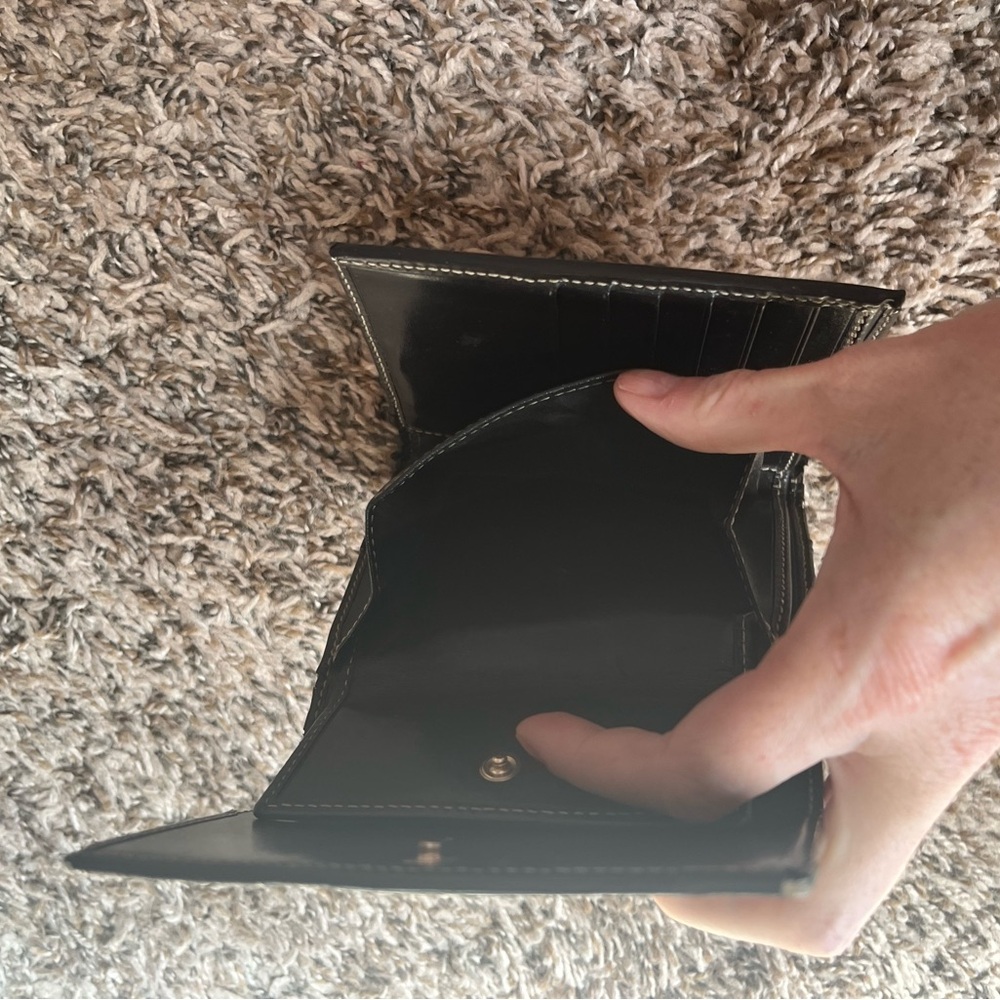 Gucci Beige and Black Monogram Wallet - Picture 6 of 6